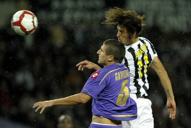 Amauri (Juventus Turin, re.) gegen Alessandro Gamberini (ACF Fiorentina) - giorgioxperottino o0 Juve AC Florenz