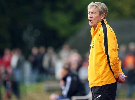 Fußball, Trainerhistorie 1. FC Lok Leipzig von 1896 bis heute Markranstädt b.Leipzig, NOFV Oberliga. Trainer Achim Steffens gibt Anweisungen, 1. FC Gera 03, , o0 Porträt