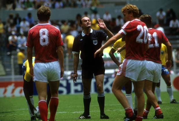 FIFA Schiedsrichter Volker Roth (BR Deutschland, Mitte) Fußball WM Herren WM 1986, Länderspiel, Nationalteam, Nationaltrikot, Brasilien - Polen 4:0 Gruppe Guadalajara