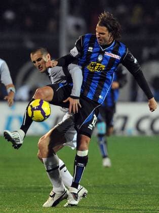 Giorgio Chiellini (Juventus Turin, li.) - Cristiano Doni (Atalanta Bergamo) 
