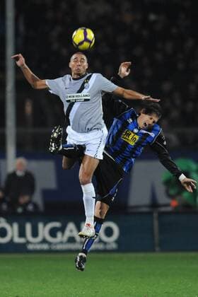 David Trezeguet (Juventus Turin, li.) - Leonardo Talamonti (Atalanta Bergamo) 