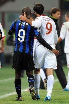 Inter Mailand - AS Rom, Samuel Eto o (Mailand, li.) und Mirko Vucinic (Rom) -  o0 Etoo