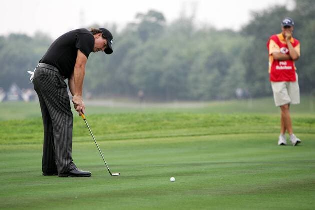 Phil Mickelson of the USA putts -  20091108_70978