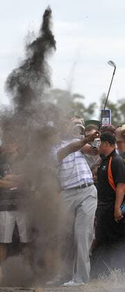 TIGER WOODS (USA) - - ZUMAmm5 o0 Eldrick Bunker Bunkerspiel Sandbunker kurios verdeckt versteckt