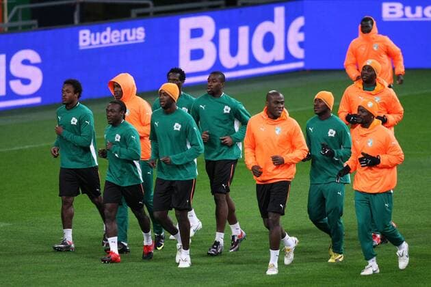 Training Nationalmannschaft Elfenbeinküste Team Elfenbeinküste beim Warmlaufen