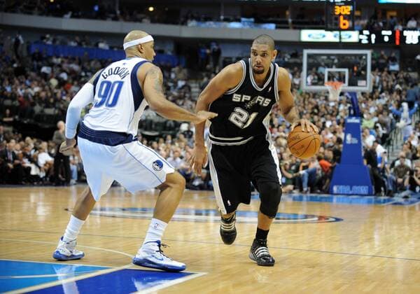 November 18 2009: San Antonio Spurs center Tim Duncan 21 is defended by Dallas Mavericks forward Drew Gooden 90 during an NBA game between the San Antonio Spurs and the Dallas Mavericks at the American Airlines Center in Dallas, TX Dallas defeated San Antonio 99-94 in OT Icon09111839 EDITORIAL USE ONLY