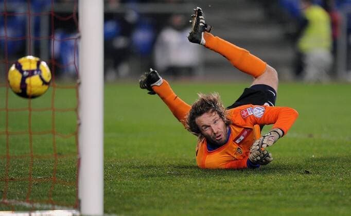Fussball Schweizer Cup 2009 2010 20.11.2009 - FC Basel vs FC Zürich - : FC Basel Torwart Stefan Wessels bekommt das Tor zum 1-1 Ausgleich  o0 Aufmacher
