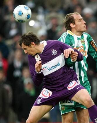 FUSSBALL - BL, Rapid vs A.Wien WIEN,AUSTRIA,22.NOV.09 - FUSSBALL - tipp3 Bundesliga powered by T-Mobile, SK Rapid Wien (grün) vs FK Austria Wien (blau). Bild zeigt Milenko Acimovic (A.Wien) und Jürgen Patocka (Rapid). Keywords: Wien Energie. 