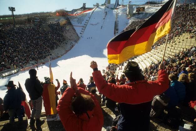 Deutsche Fans während der Nordischen Kombination der Olympischen Spiele in Calgary 1988 Nordische Kombination OS Winter Herren Olympische Spiele 1988, Winterspiele, Ski Nordisch, Skisport, Skispringen Totale Calgary Freude,