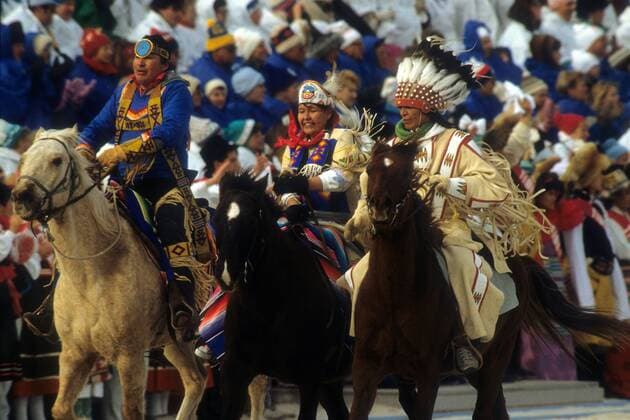 Ureinwohner Kanadas während der Eröffnungsfeier der Olympischen Spiele 1988 in Calgary OS Winter Herren Olympische Spiele Calgary 1988, Winterspiele, Eröffnung, Feier, Eröffnungsfeier, Zeremonie Gruppe Calgary