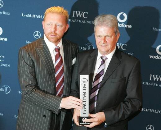 Laureus Medien Preis, Kitzbühel KITZBUEHEL,AUSTRIA,23.NOV.09 - DIVERS, TENNIS, FUSSBALL - Laureus Medien Preis. Bild zeigt Boris Becker (L) und Besitzer Dietmar Hopp (TSG 1899 Hoffenheim). Keywords: Trophäe.  o0 Sportlerehrung