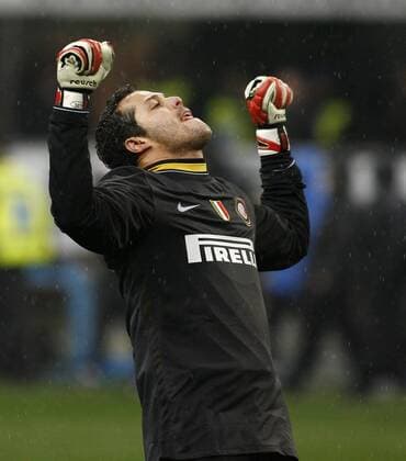 Mailand 29 11 2009 - Serie A: Inter Mailand (blau) - AC Florenz ACF Fiorentina (weiß): Jubel - Julio Cesar -  o0 Freude