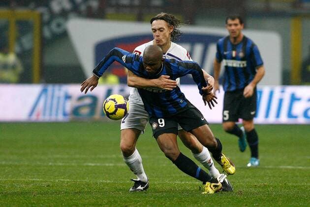 Mailand 29 11 2009 - Serie A: Inter Mailand (blau) - AC Florenz ACF Fiorentina (weiß): Samuel Eto O (vorn) - Per Kröldrup -  o0 etoo