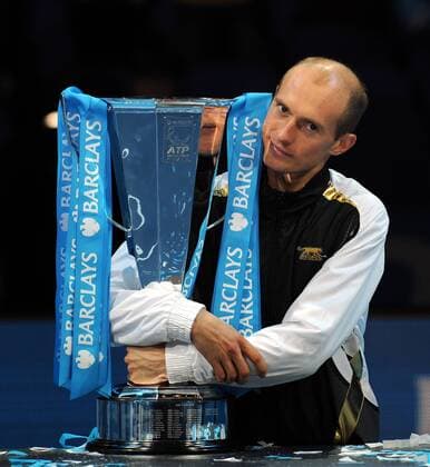 Tennis ATP TOUR WORLD FINALS London - Davydenko, Nikolai (RUS) won his match to win his first ATP-MASTERS o0 Jubel Freude Objekte Pokal Trophäe