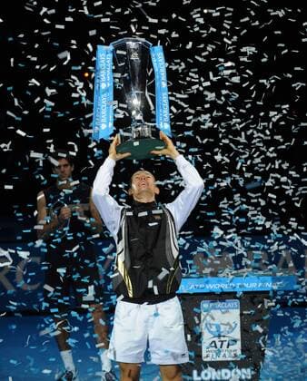 Tennis ATP TOUR WORLD FINALS London - Davydenko, Nikolai (RUS) won his match to win his first ATP-MASTERS o0 Jubel Freude Objekte Pokal Trophäe