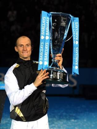 Tennis ATP TOUR WORLD FINALS London - Davydenko, Nikolai (RUS) won his match to win his first ATP-MASTERS o0 Jubel Freude Objekte Pokal Trophäe