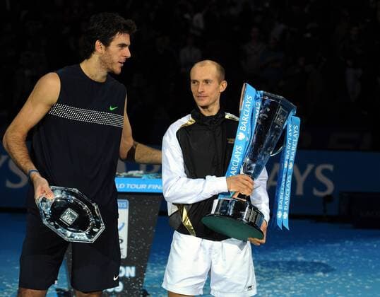 Tennis ATP TOUR WORLD FINALS London - Davydenko, Nikolai (RUS, R) won his match to win his first ATP-MASTERS Del Potro, Juan Martin (ARG), runner-up (L) o0 Objekte Pokal Trophäe