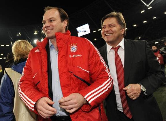 29-11-2009, Fussball, 1. Bundesliga, 14. Spieltag, HANNOVER 96 - FC BAYERN MÜNCHEN 0-3 Saison 2009 2010, Manager Christian Nerlinger (Bayern München, li.) und Pressesprecher Markus Hörwick (Bayern München) o0 Funktionär