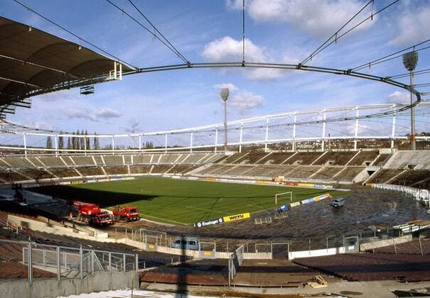 Fußball, Stadiongeschichte VfB Stuttgart Gottlieb Daimler Stadion VfB Stuttgart Baustelle Bau Dach Stadiondach o00 2004