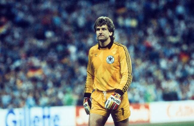 Torwart Eike Immel (BR Deutschland) - DEUTSCHSPRACHIGE SPORTZEITSCHRIFTEN UND -ZEITUNGEN NUR NACH RÜCKSPRACHE Fußball EM Herren EM 1988, Länderspiel, Nationalteam, BRD, Nationaltrikot Einzelbild München Spannung,