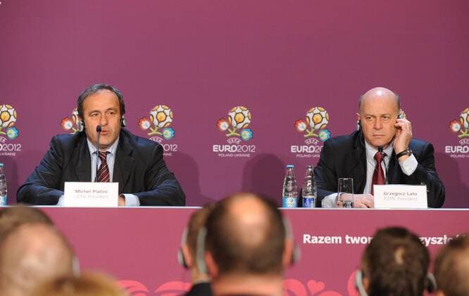 Kiev, Ukraine 14 12 2009 EURO 2012 logo nad slogan - Creating History Together first shown at a press conference in Kiev. In the picture: UEFA president Michel Platini (France, l.) and PZPN president Grzegorz Lato (Poland) -  EN_00298592_008 o0 Funktionär