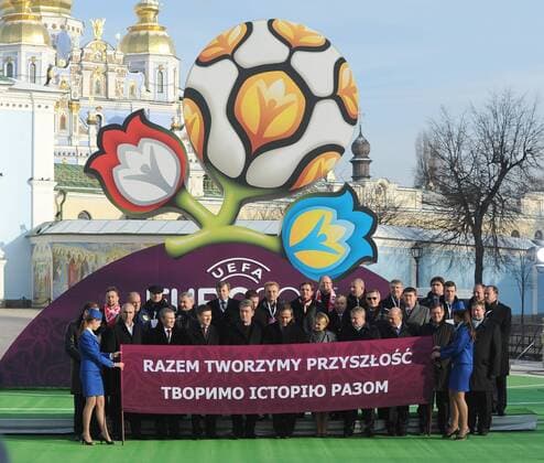 Kiev, Ukraine 14 12 2009 EURO 2012 logo nad slogan - Creating History Together first shown at a press conference in Kiev. In the picture: UEFA president Michel Platini (France), PZPN president Grzegorz Lato (Poland), FFU president Grigoriy Surkis (UKR), premier minister Yulia Tymoshenko and president Victor Yushchenko (both UKR) -  o0 Funktionär people Politik