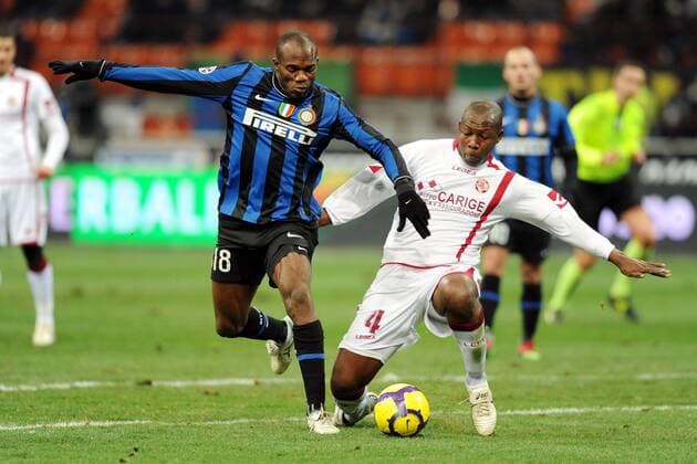 Inter Mailand (blau) - AS Livorno (weiß), David Suazo (L) -Nelson Rivas 