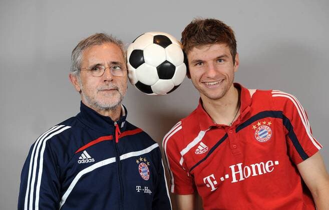 Zwei Stürmergenerationen des FC Bayern München: Gerd Müller (li.) und Namensvetter Thomas Müller -  o00 kurios Komik