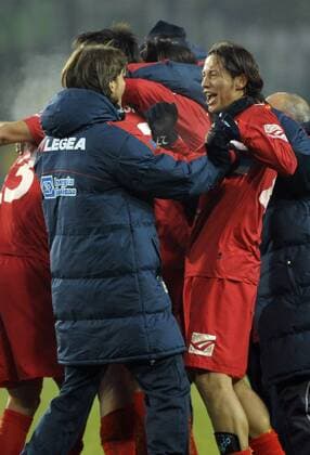 Spieler und Bertreuer von Catania Calcio jubeln - giorgioxperottino
