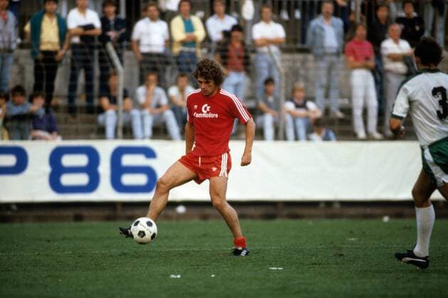Frank Hartmann (Bayern) Fußball 1. BL Herren DEUTSCHSPRACHIGE SPORTZEITSCHRIFTEN UND -ZEITUNGEN NUR NACH RÜCKSPRACHE, Casio Cup 1986 1987, Einzelbild Dynamik,