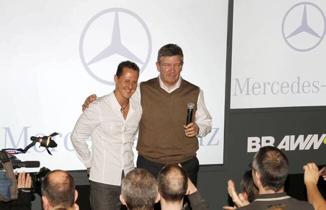 Motorsport: Formel 1, Michael Schumacher (GER, Mercedes GP, li.) und Teamchef Ross Brawn (England Mercedes GP) xHOCHxZWEIx xRoncox