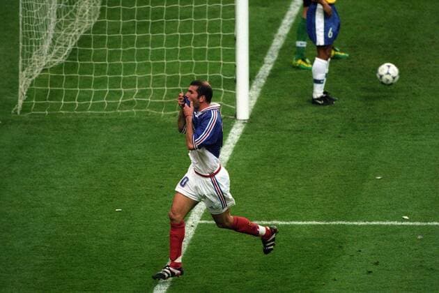 Torschütze Zinedine Zidane (Frankreich) jubelt Fußball WM Herren WM 1998, Länderspiel, Nationalteam, Nationaltrikot, Finale Einzelbild Paris Freude, Begeisterung,