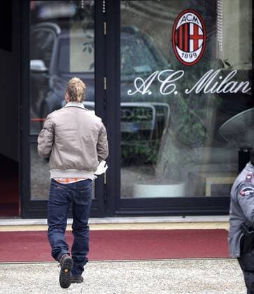 Gc Carnago (Varese) 28 12 2009 - David Beckham (AC Mailand)  o0 Logo, Emblem, Vereinslogo, Vereinsemblem Schriftzug