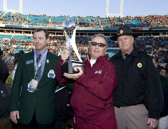 Florida State head coach Bobby Bowden (C) lifts the Konica Minolta Gator Bowl trophy after coming from behind to defeat West Virginia 33-21in Jacksonville, Florida January 1, 2010. It was coach Bowden s final game.  FLA20100101104