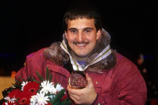 Georg Hackl (Deutschland) ist Olympiasieger 1992 in Albertville Rennrodeln OS Winter Herren Olympische Spiele 1992, Winterspiele Albertville, La Plagne Begeisterung, Freude,