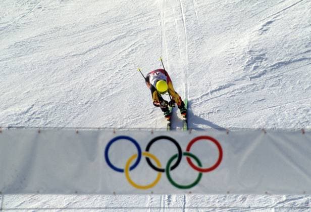 Teilnehmerin Riesenslalom Olympische Spiele 1992 kurz vor dem Ziel Alpiner Skilauf Damen Olympische Spiele Albertville 1992, Winterspiele, Ski Alpin, Skisport, Riesenslalom Totale Meribel Dynamik,