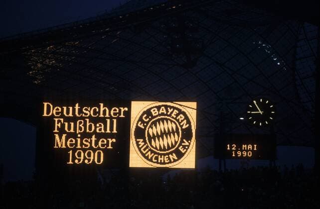 Bayern ist Deutscher Fußball Meister 1990 - DEUTSCHSPRACHIGE SPORTZEITSCHRIFTEN UND -ZEITUNGEN NUR NACH RÜCKSPRACHE Fußball 1. BL Herren Saison 1989 1990, FC Bayern München Totale München