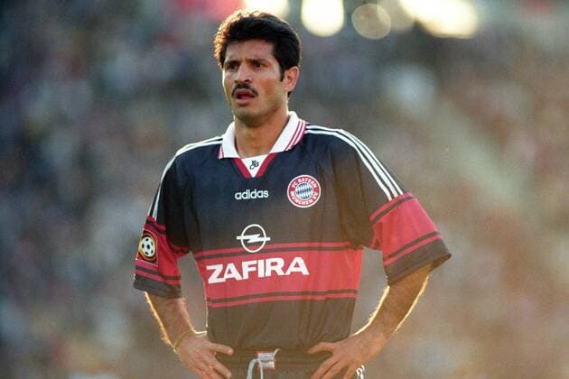 Ali Daei (Bayern) - DEUTSCHSPRACHIGE SPORTZEITSCHRIFTEN UND -ZEITUNGEN NUR NACH RÜCKSPRACHE Fußball 1. BL Herren DEUTSCHSPRACHIGE SPORTZEITSCHRIFTEN UND -ZEITUNGEN NUR NACH RÜCKSPRACHE, Saison 1998 1999 Einzelbild München Nachdenklichkeit,