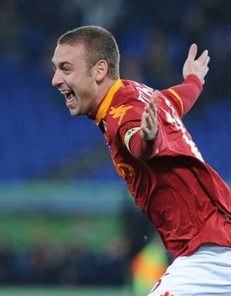 esultanza Daniele De Rossi dopo il gol Roma vs Chievo Campionato calcio Serie A Stadio Olimpico, Roma, 09 01 2010 Photo Antonietta Baldassarre Insidefoto AntoniettaxBaldassarre