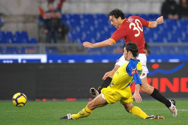 tiro di Luca TONI Roma Roma 9 1 2010 Stadio Olimpico Roma - Chievo Verona Campionato Italiano Serie A 2009 2010 Foto Andrea Staccioli Insidefoto ANDREAXSTACCIOLI