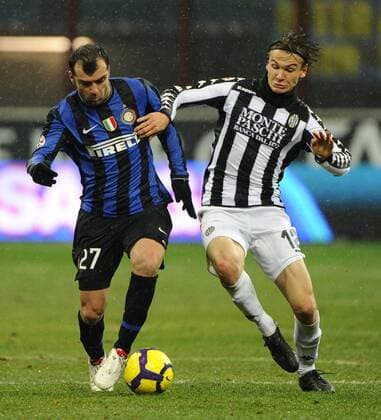 Inter Mailand - AC Siena: Goran Pandev (Inter, li.) gegen Albin Ekdal (Siena) 