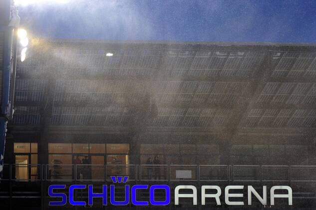 Fußball, Stadiongeschichte Arminia Bielefeld Arminia Bielefeld: Schneewehen in der Schüco-Arena o00 Schriftzug