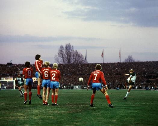 Michael Kutzop (Bremen, re.) DEUTSCHSPRACHIGE SPORTZEITSCHRIFTEN UND -ZEITUNGEN NUR NACH RÜCKSPRACHE Fußball 1. BL Herren Saison 1985 1986 Gruppe Bremen