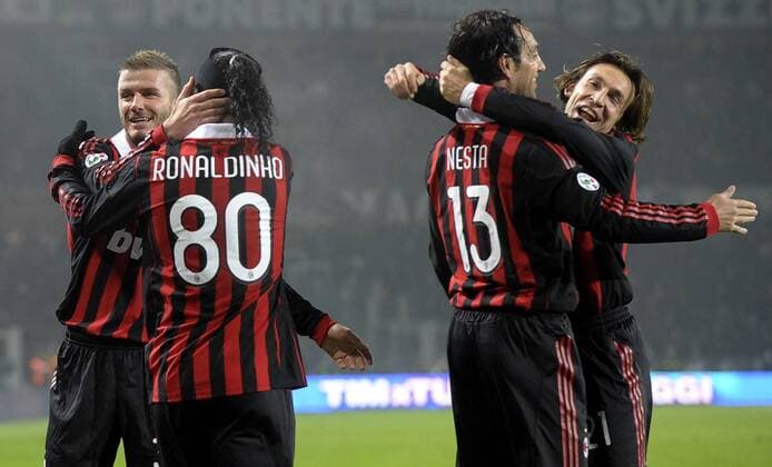 Jubel AC Milan v.li.: David Beckham, Ronaldinho, Alessandro Nesta, Andrea Pirlo - Juventus Turin (weiß) vs AC Milan (rot) - . giorgioxperottino