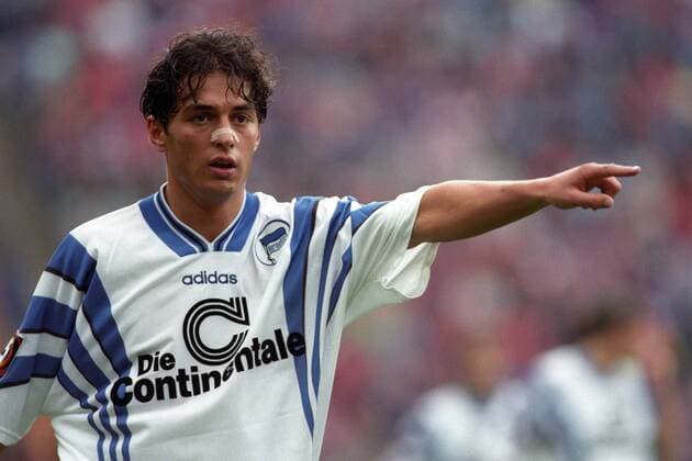 Ante Covic (Hertha) gibt Anweisungen - DEUTSCHSPRACHIGE SPORTZEITSCHRIFTEN UND -ZEITUNGEN NUR NACH RÜCKSPRACHE Fußball 1. BL Herren DEUTSCHSPRACHIGE SPORTZEITSCHRIFTEN UND -ZEITUNGEN NUR NACH RÜCKSPRACHE, Saison 1997 1998 Einzelbild München Nachdenklichkeit,
