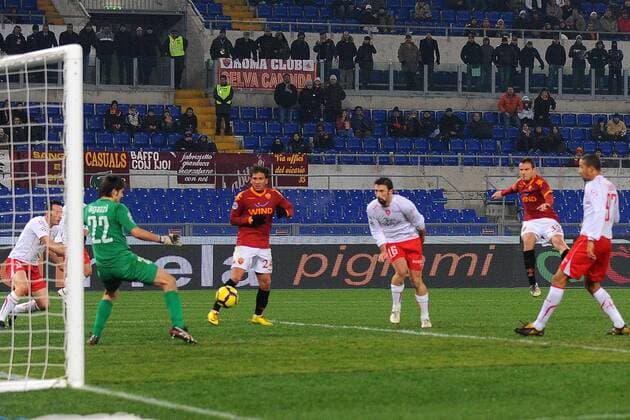 Matteo Brighi (AS Rom, 2.v.re.) -  o0 US Triestina Calcio, Tor