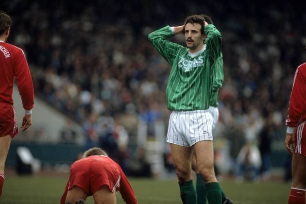 Frank Ordenewitz (Bremen) DEUTSCHSPRACHIGE SPORTZEITSCHRIFTEN UND -ZEITUNGEN NUR NACH RÜCKSPRACHE Fußball 1. BL Herren Saison 1987 1988 Gruppe Bremen