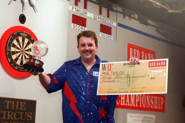 PHIL -The Power- TAYLOR (ENG), Winning the WDC World Darts Championships with Trophy and Winner s Cheque, Circus Tavern xACTIONxPLUSxsportsximagesx  ActionPlus97012 o0 Weltmeister Freude Siegerehrung Siegerscheck Scheck