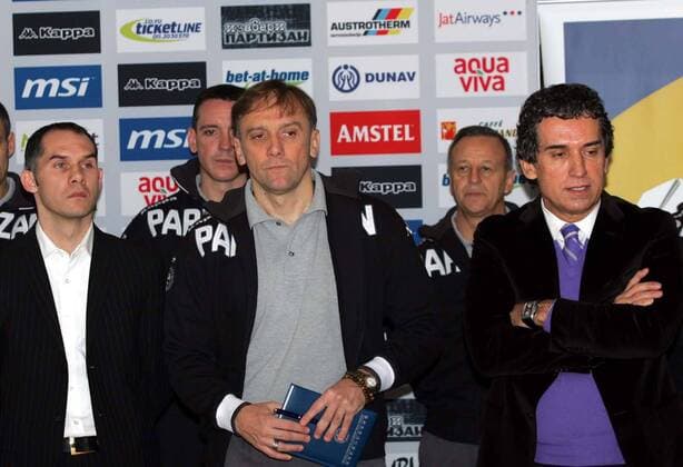 Belgrade (Serbia), FC Partizan Belgrad training, President Dragan Djuric (R) with coach Goran Stevanovic (C) and coordinator Alber Nadj (L) :  o0 Funktionär
