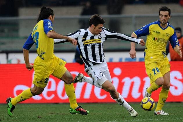 Chievo Verona (gelb) - Juventus Turin (weiß), Michele Paolucci (C), Mario Yepes (L) - 